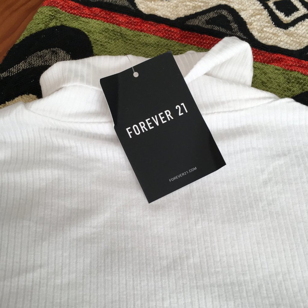 🌺3/$15🌺NWT White Thin Silky Stretch Turtle Neck. - Picture 4 of 5